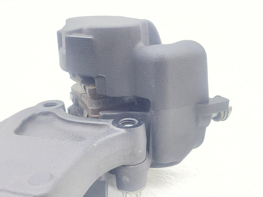 21-22 HARLEY-DAVIDSON IRON 883 XL883N REAR BACK BRAKE CALIPER W/ MOUNT
