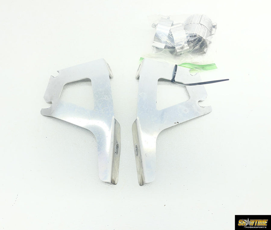 04-06 VICTORY KINGPIN WINDSHIELD WIND SCREEN MOUNTS BRACKETS