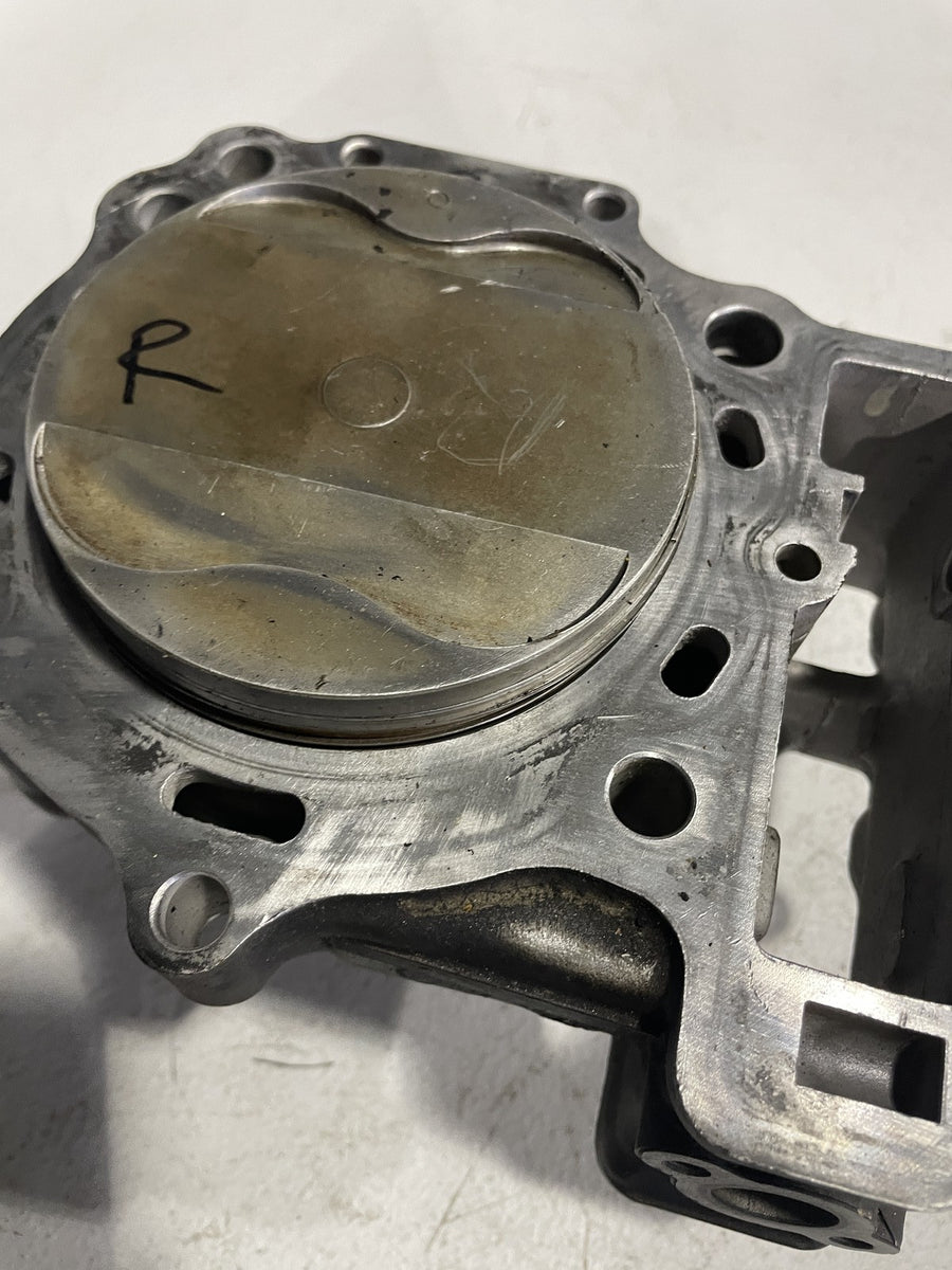 98-01 SUZUKI TL1000S ENGINE MOTOR PISTON CYLINDERS BLOCK JUG