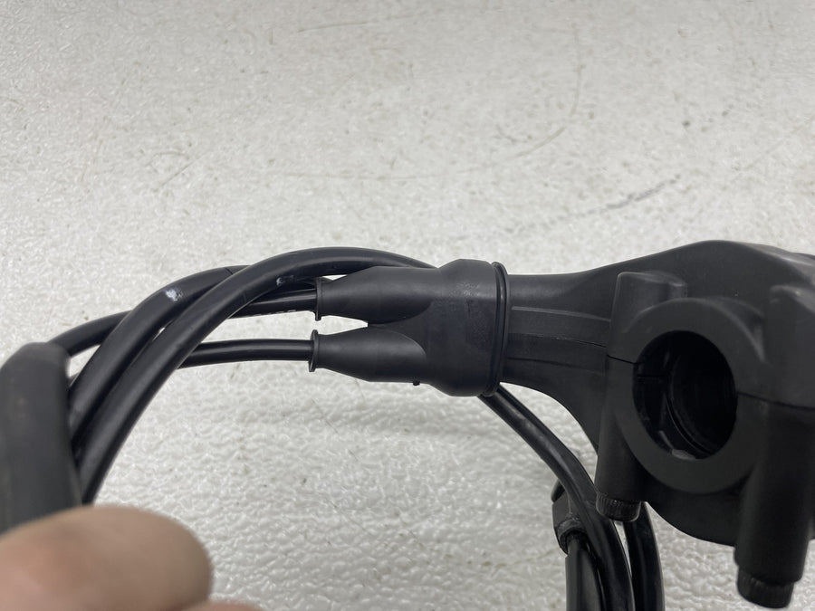 18-21 YAMAHA MT-10 THROTTLE GRIP W/ CABLE