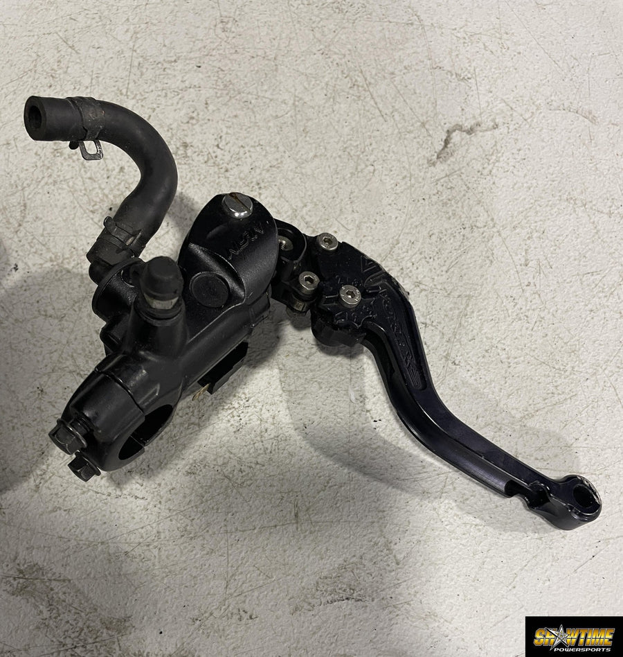 06-07 SUZUKI GSXR750 FRONT BRAKE MASTER CYLINDER W/ VORTEX LEVER 59600-47H10