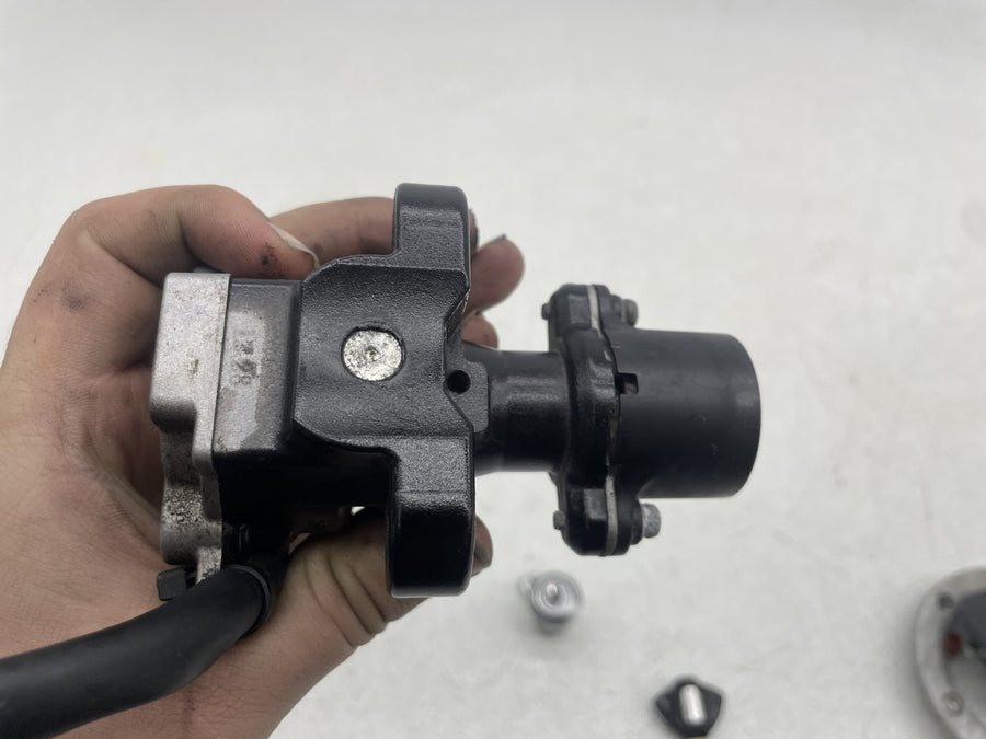 06-07 SUZUKI GSXR600 IGNITION LOCK KEY SET W/ GAS CAP AND SEAT LOCK