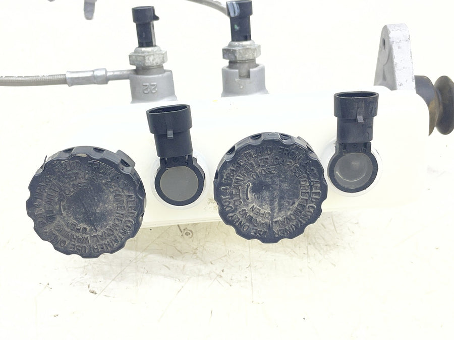 19 POLARIS SLINGSHOT SL BRAKE MASTER CYLINDER RESERVOIR