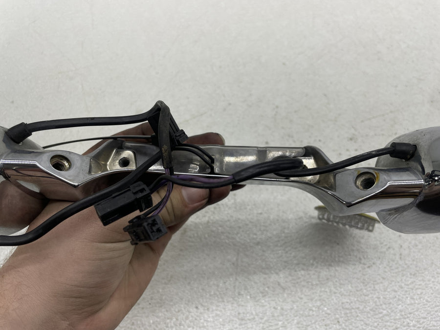 07-11 HARLEY-DAVIDSON STREET GLIDE FLHX REAR BACK TURN SIGNAL BAR MOUNT BRACKET