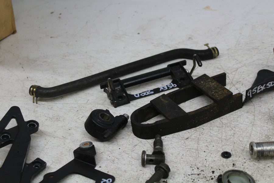 94-96 KAWASAKI NINJA 500 EX500D PARTS HARDWARE NUTS BOLTS HORN BRACKET MOUNT