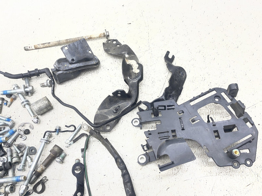20-24 HARLEY-DAVIDSON SOFTAIL STANDARD FXST PARTS HARDWARE
