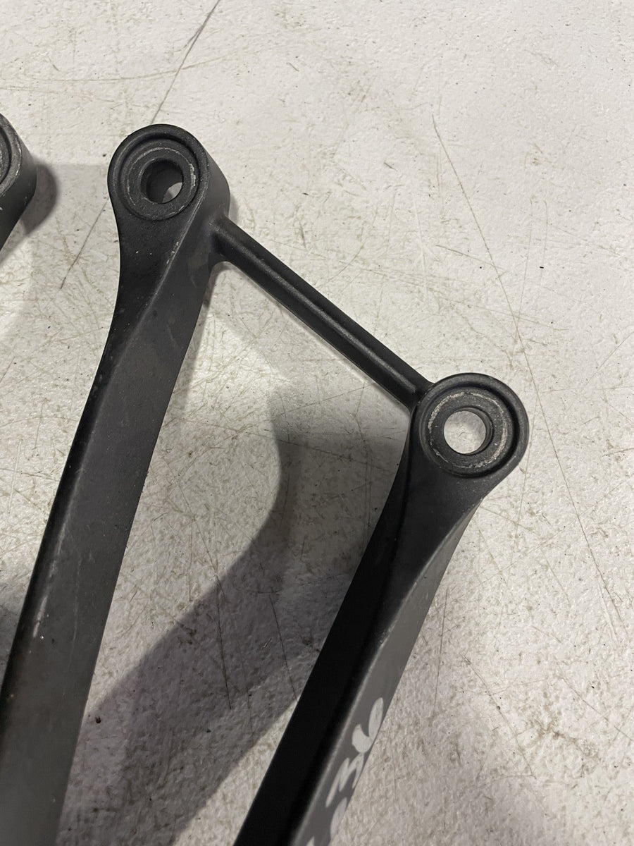 13-18 KAWASAKI NINJA ZX6R REAR BACK PASSENGER PEG SET PAIR