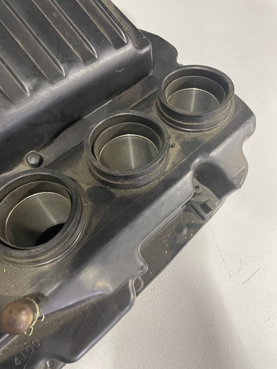 05-06 SUZUKI GSXR1000 AIRBOX AIR INTAKE FILTER BOX