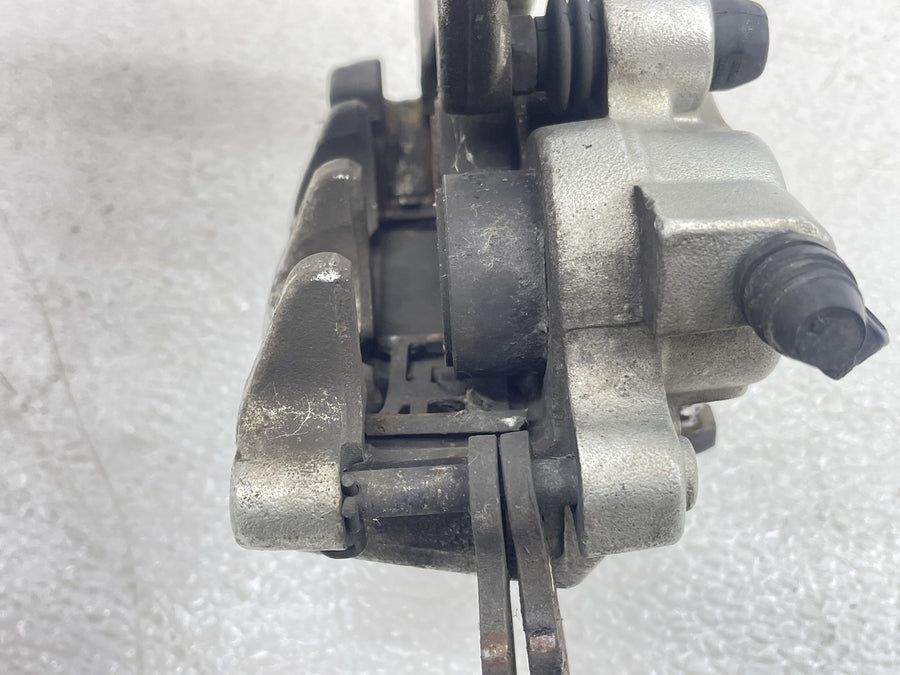 04-06 VICTORY KINGPIN BREMBO REAR BACK BRAKE CALIPER W MOUNT BRACKET 1910619