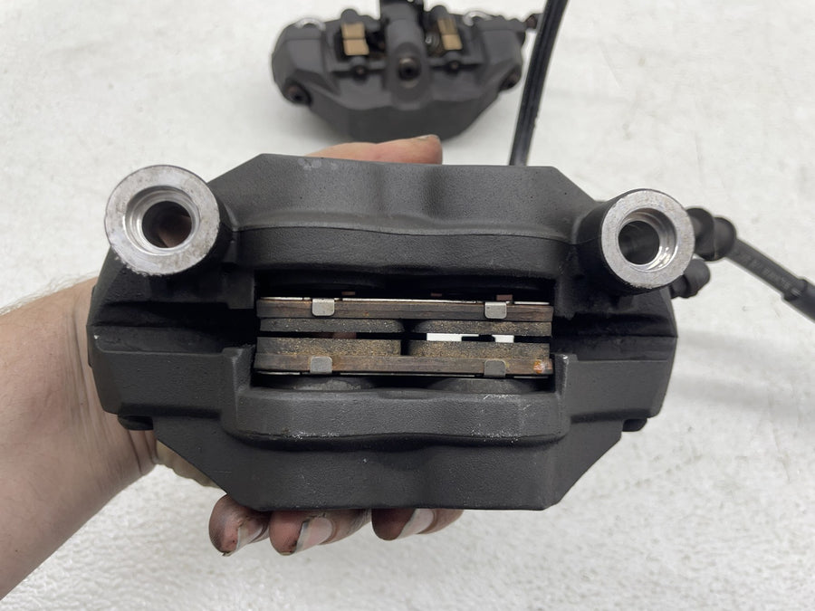 06-07 SUZUKI GSXR600 RIGHT LEFT FRONT BRAKE CALIPER SET PAIR CALIPERS