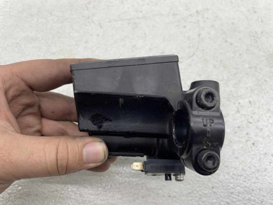 06-15 YAMAHA FZ1 FRONT BRAKE MASTER CYLINDER