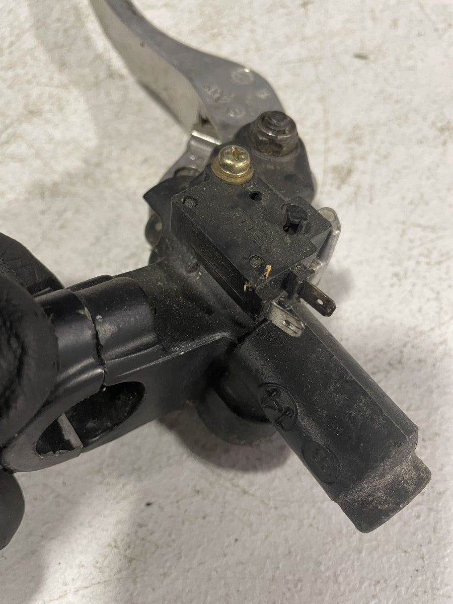 99-02 YAMAHA YZF R6 FRONT BRAKE MASTER CYLINDER W/ LEVER 4SV-W2587-10-00