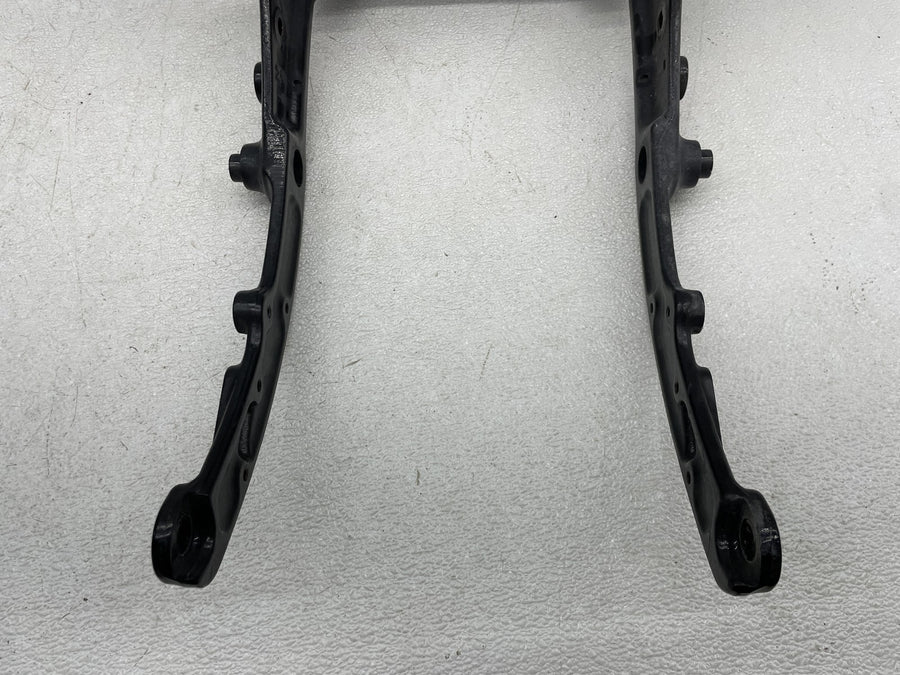 07-11 HARLEY-DAVIDSON ROAD KING CLASSIC FLHRC REAR BACK FENDER SUPPORT SUBFRAME