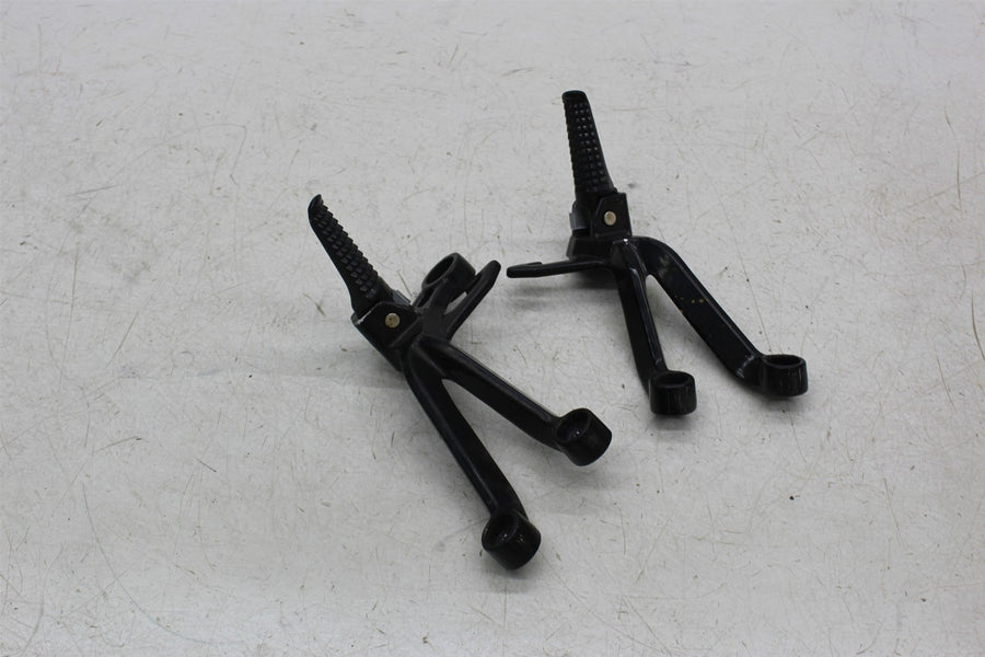 03-04 SUZUKI GSXR1000 LEFT RIGHT REAR BACK PASSENGER FOOT STEP PEGS PAIR