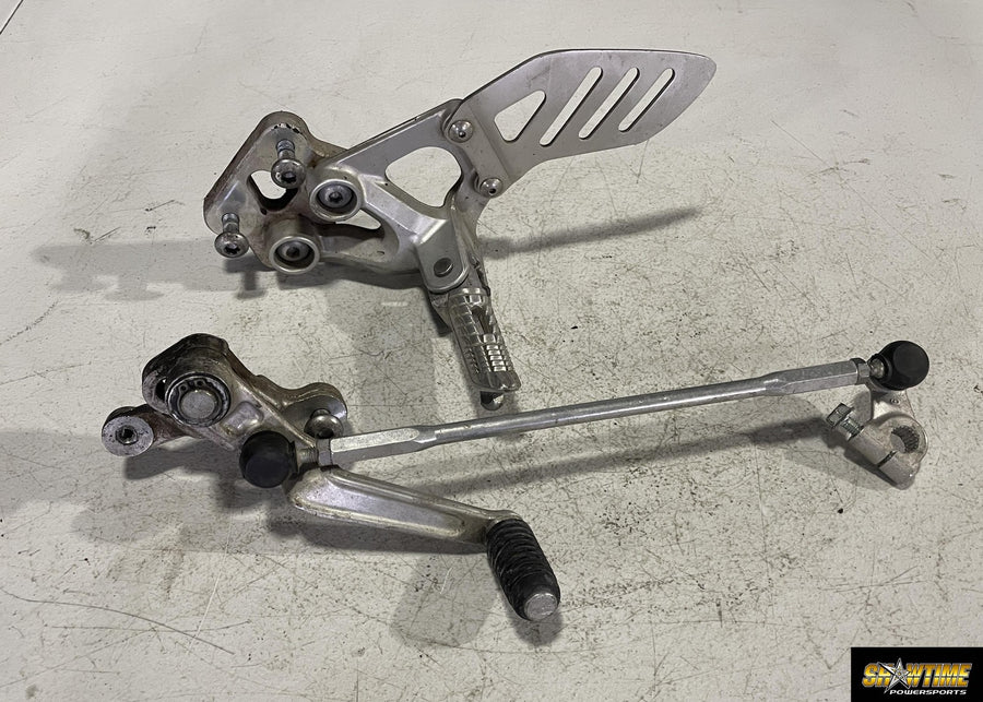 08-09 SUZUKI GSXR600 LEFT REARSET REAR SET FOOT PEG W SHIFTER 43521-01H00