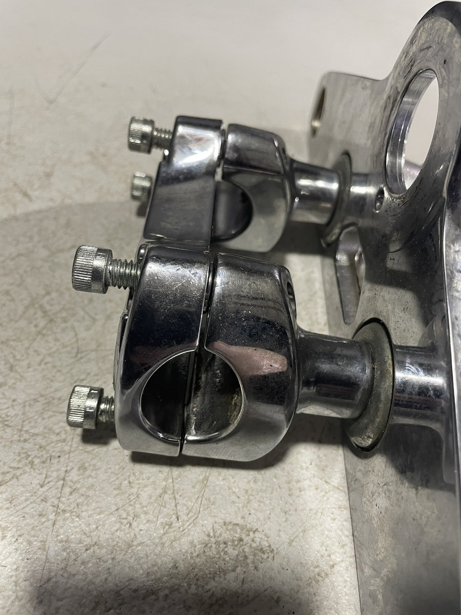 01-06 HARLEY-DAVIDSON SOFTAIL STANDARD FXSTI FORKS UPPER TRIPLE TREE CLAMP