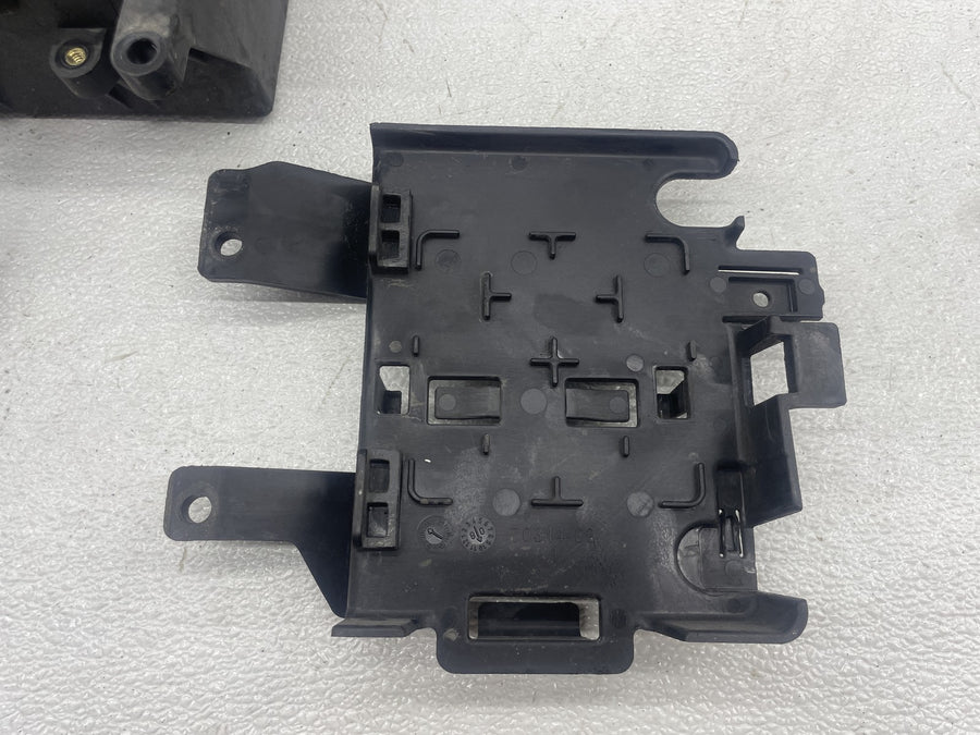 07-11 HARLEY-DAVIDSON ELECTRA GLIDE CLASSIC FLHTC BATTERY TRAY BOX HOLDER