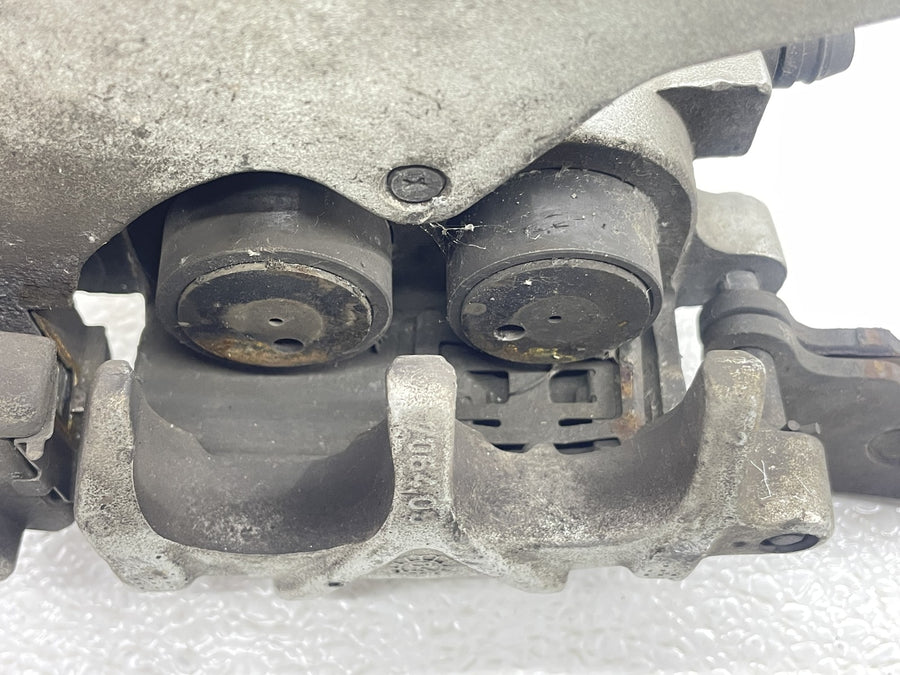 04-06 VICTORY KINGPIN BREMBO REAR BACK BRAKE CALIPER W MOUNT BRACKET 1910619