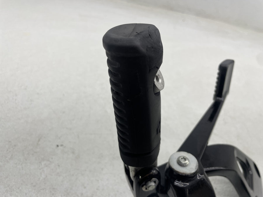 18-23 HARLEY-DAVIDSON STREET BOB RIGHT FRONT FOOT REST PEG STEP W/ BRAKE PEDAL