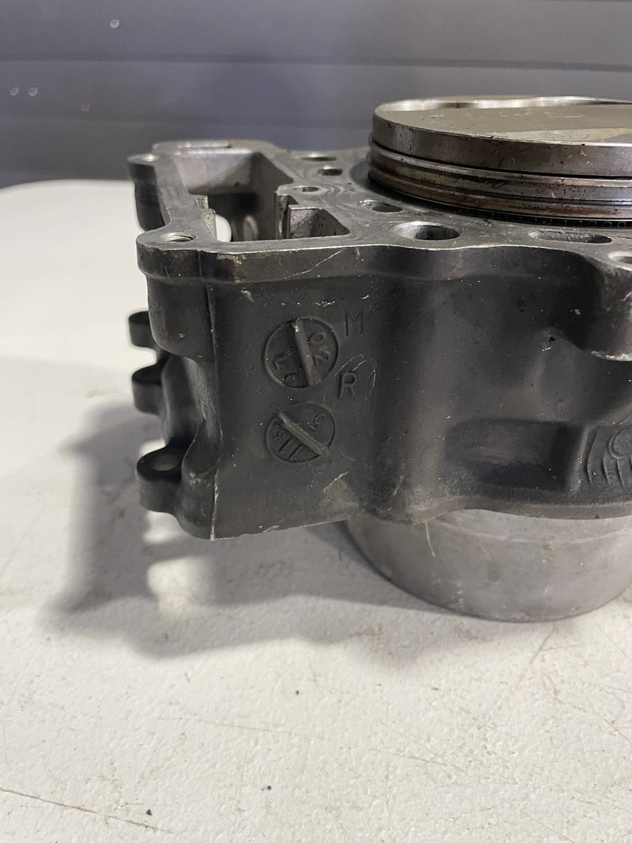 98-01 SUZUKI TL1000S ENGINE MOTOR PISTON CYLINDERS BLOCK JUG