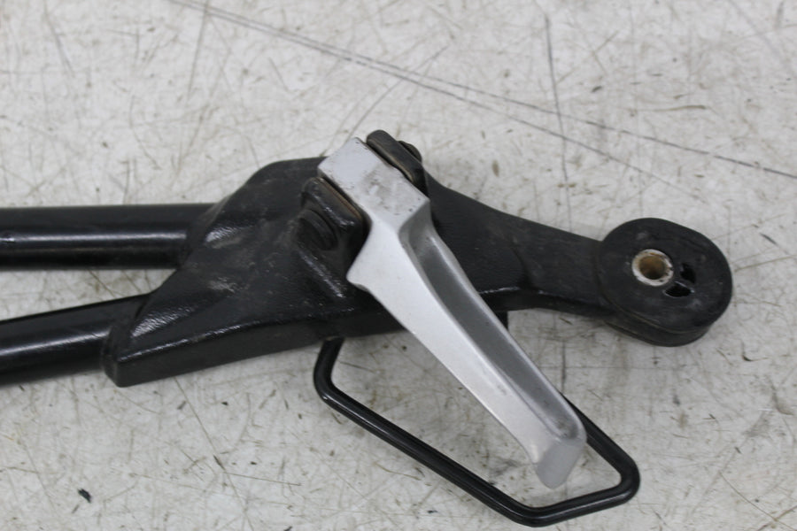 18 BMW G310GS G310 RIGHT REAR BACK PASSENGER FOOT PEG BRACKET
