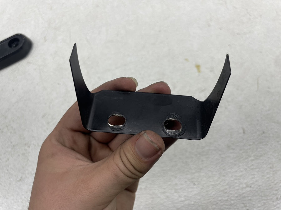 18-23 HARLEY-DAVIDSON STREET BOB MUFFLER EXHAUST PIPE BRACKET MOUNT