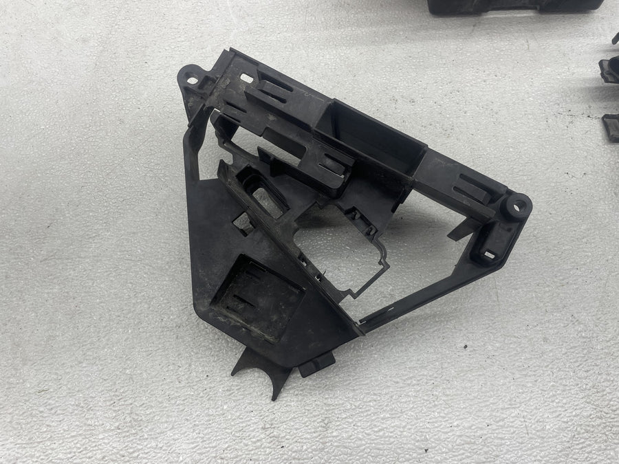 17-23 HARLEY-DAVIDSON ROAD GLIDE SPECIAL FLTRXS BATTERY TRAY BOX HOLDER