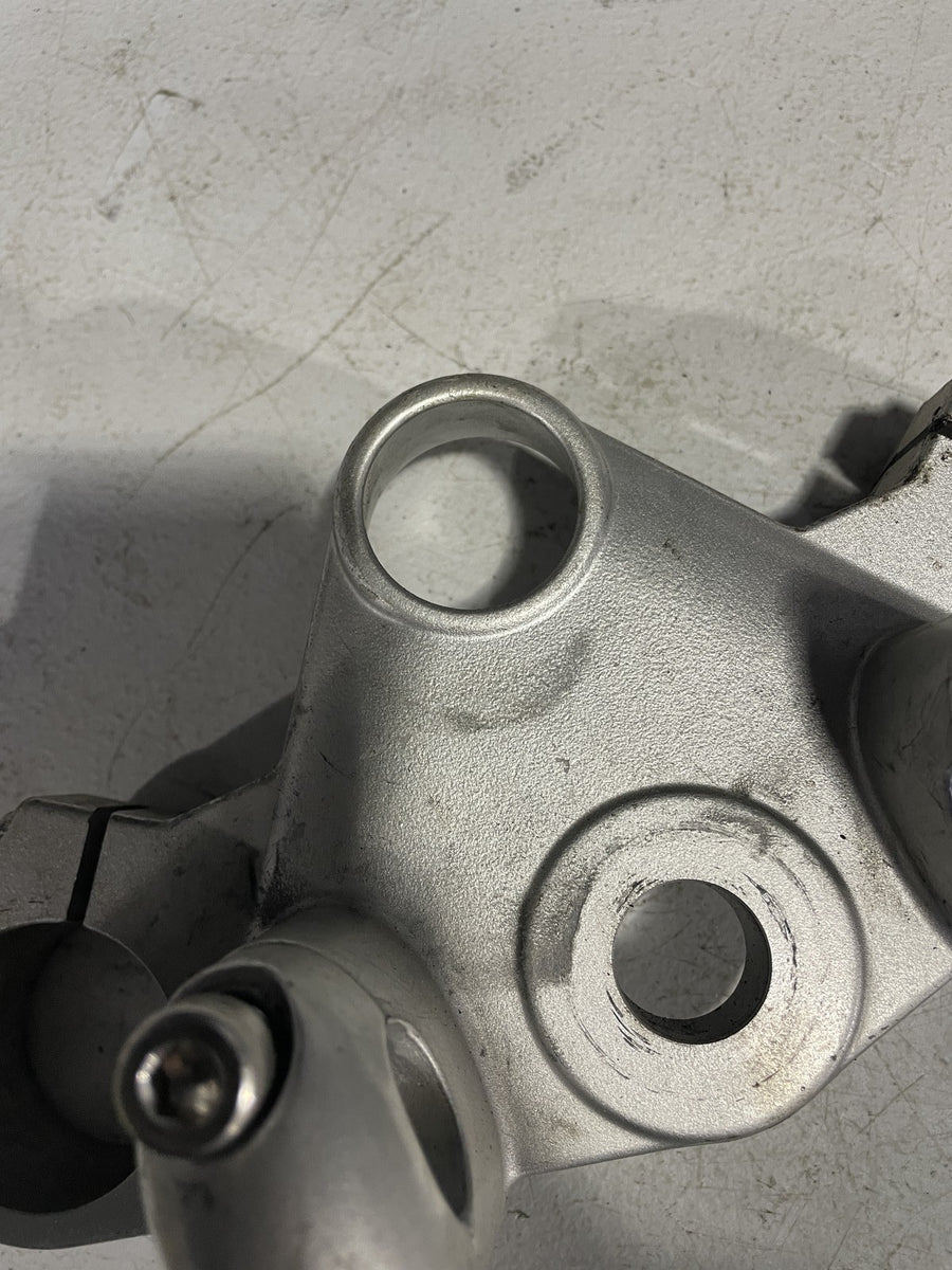 2006 TRIUMPH TIGER FORKS UPPER TRIPLE TREE CLAMP