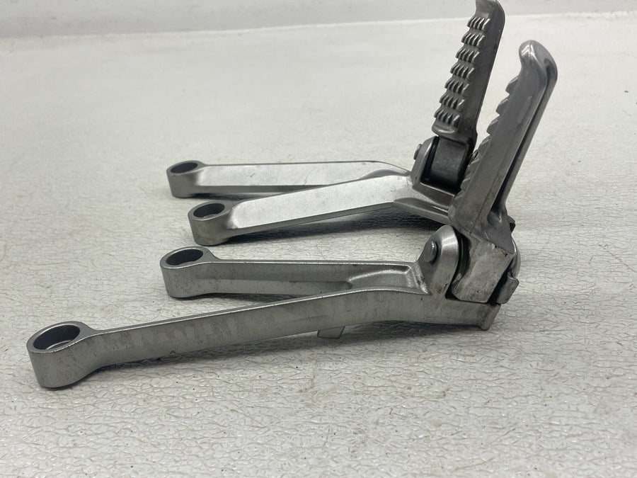04-05 KAWASAKI NINJA ZX10R REAR BACK PASSENGER PEG SET PAIR