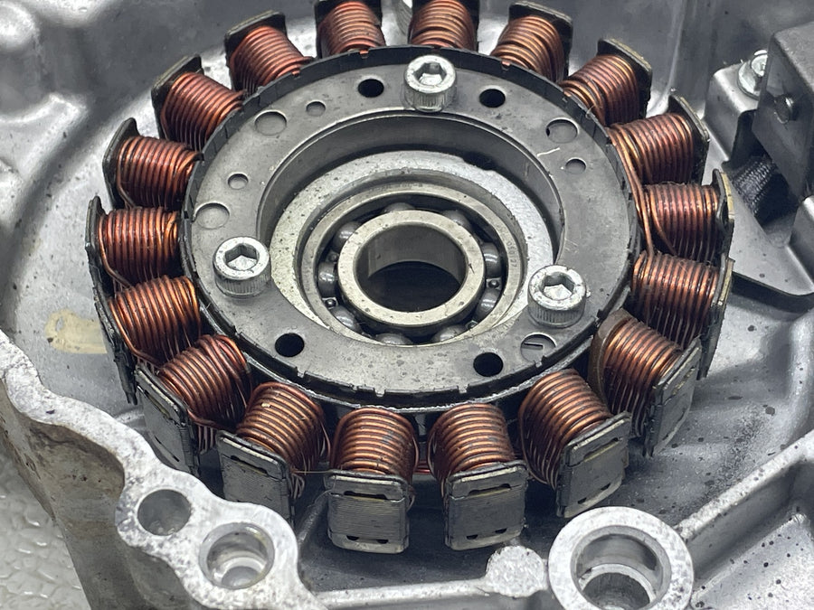 05-09 KAWASAKI BRUTE FORCE 750 KVF750 ENGINE MOTOR STATOR GENERATOR CASE COVER