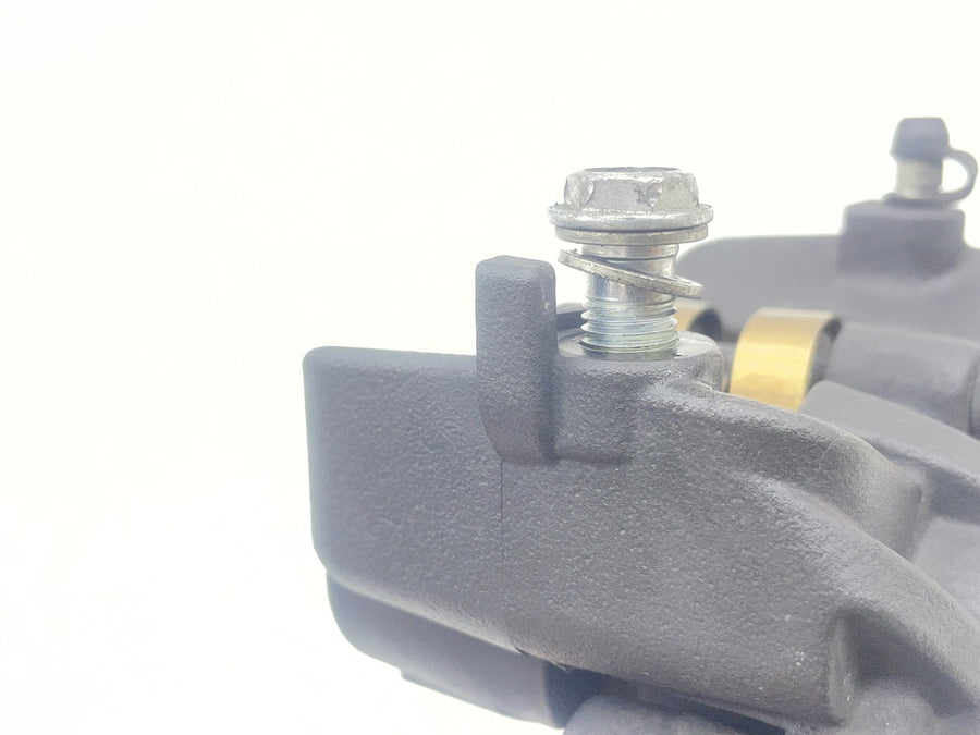 21-22 HARLEY-DAVIDSON IRON 883 XL883N REAR BACK BRAKE CALIPER W/ MOUNT