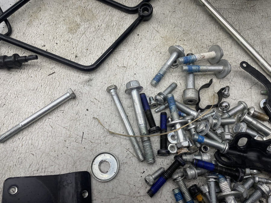 18-23 HARLEY-DAVIDSON STREET BOB PARTS HARDWARE LOT