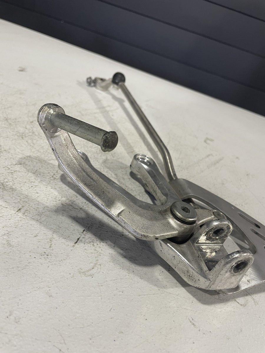 03-05 YAMAHA YZF R6/YZF R6S LEFT REARSET REAR SET FOOT PEG W SHIFTER AND LINKAGE