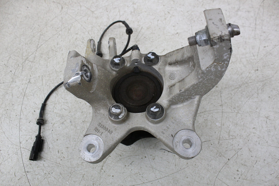 19 POLARIS SLINGSHOT SL FRONT RIGHT STEERING KNUCKLE SPINDLE HUB