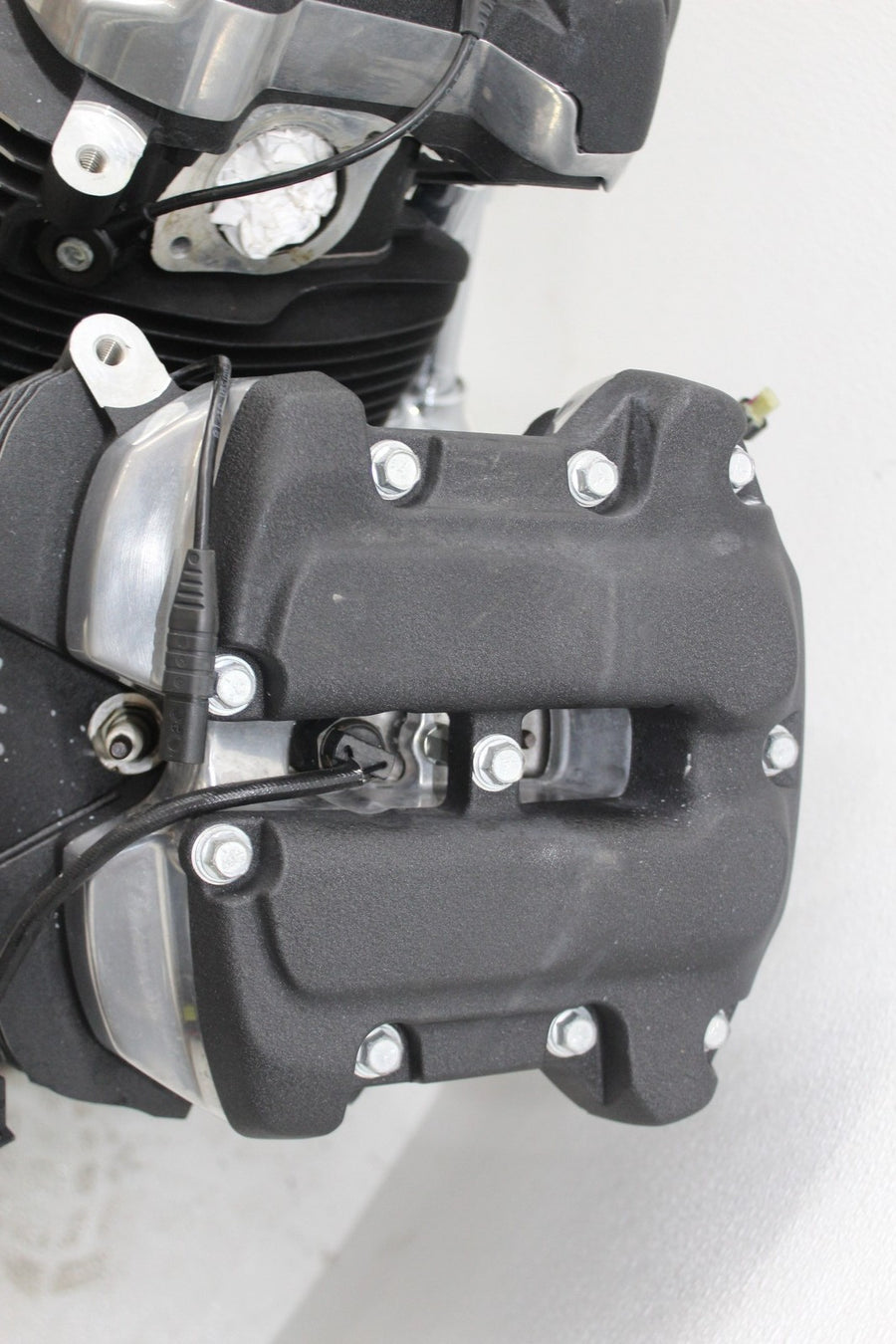 18-20 HARLEY-DAVIDSON STREET BOB FXBB 107CI ENGINE MOTOR HEAD MILWAUKEE M8
