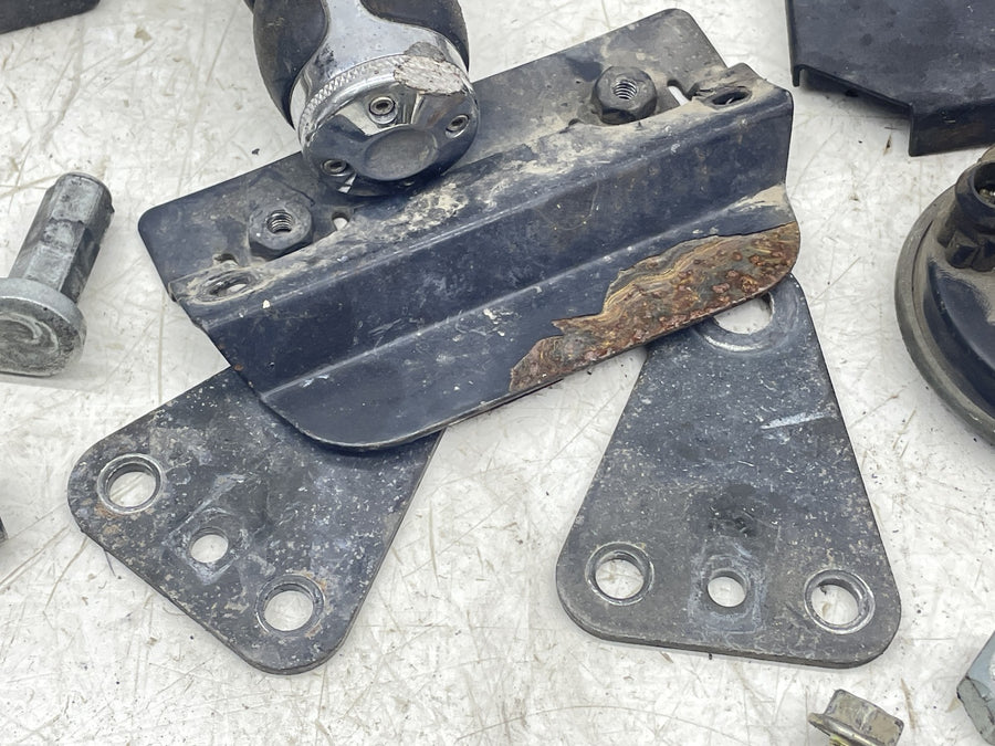 04-06 VICTORY KINGPIN PARTS HARDWARE GAUGE MOUNT BRACKET HORN LINKAGE