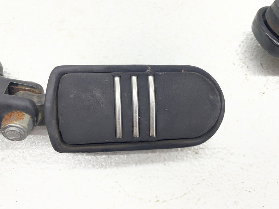 07-11 HARLEY-DAVIDSON STREET GLIDE FLHX FRONT HIGHWAY PEGS FOOT RESTS PAIR