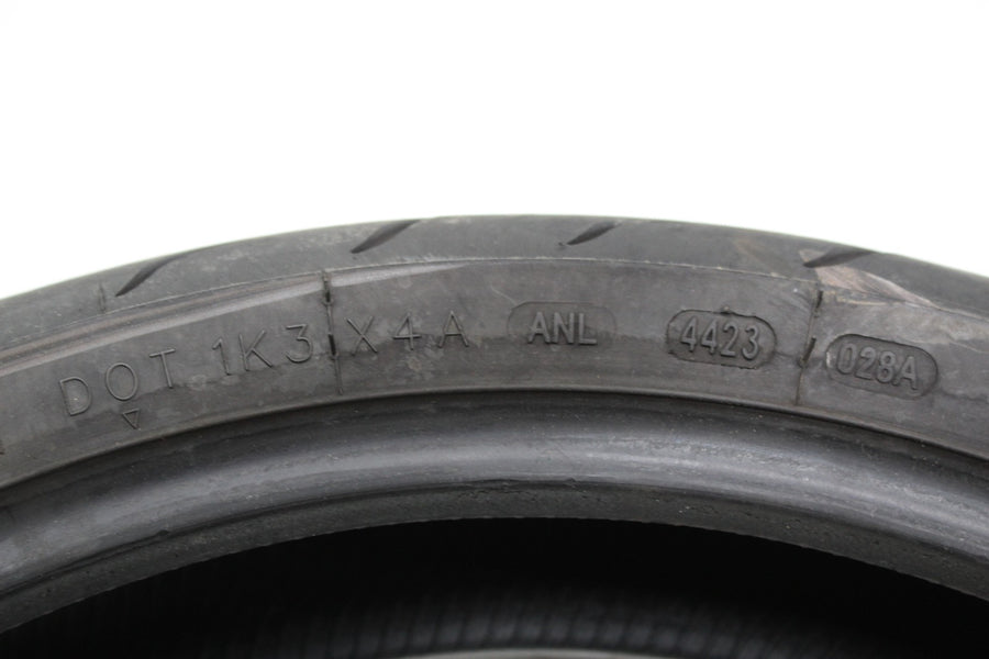KENDA KM1 ST ROAD 120/70 ZR17 M/C (58W) FRONT TIRE (TREAD:4/32NDS)