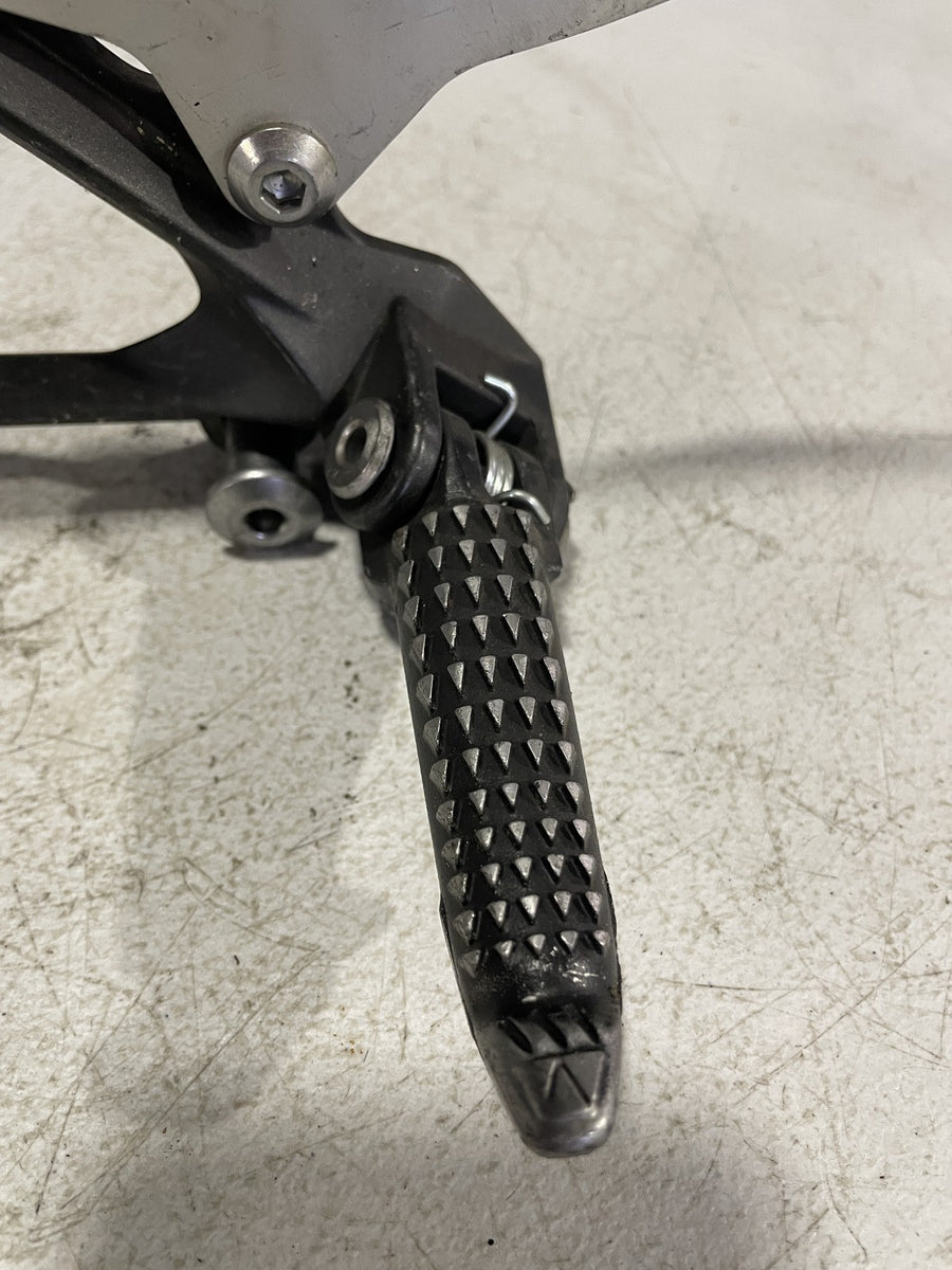 13-18 KAWASAKI NINJA ZX6R LEFT REARSET REAR SET DRIVER FOOT PEG REST STOP