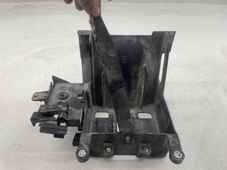 17-23 HARLEY-DAVIDSON ROAD GLIDE SPECIAL FLTRXS BATTERY TRAY BOX HOLDER