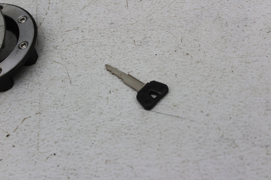 97 YAMAHA YZF1000 FUEL TANK GAS CAP ENGINE SAFTY
