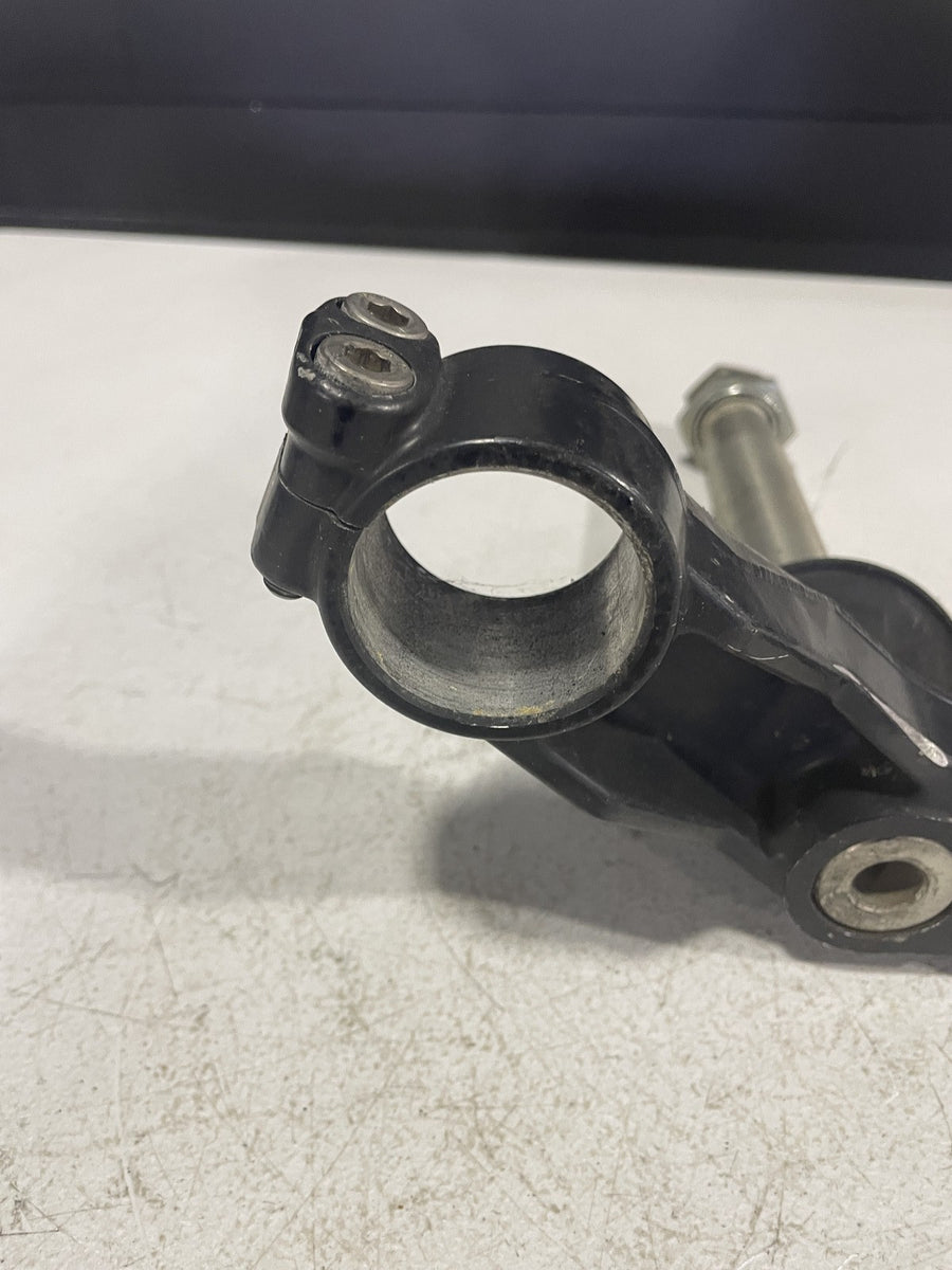 03 04 TRIUMPH DAYTONA 600 FRONT FORKS CLAMP LOWER TRIPLE TREE STEM