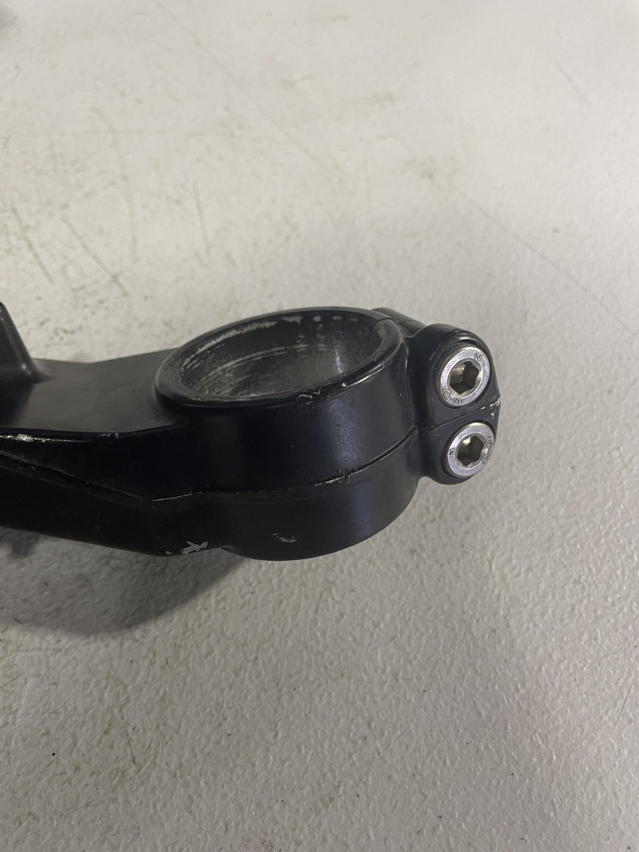 03 04 TRIUMPH DAYTONA 600 FRONT FORKS CLAMP LOWER TRIPLE TREE STEM