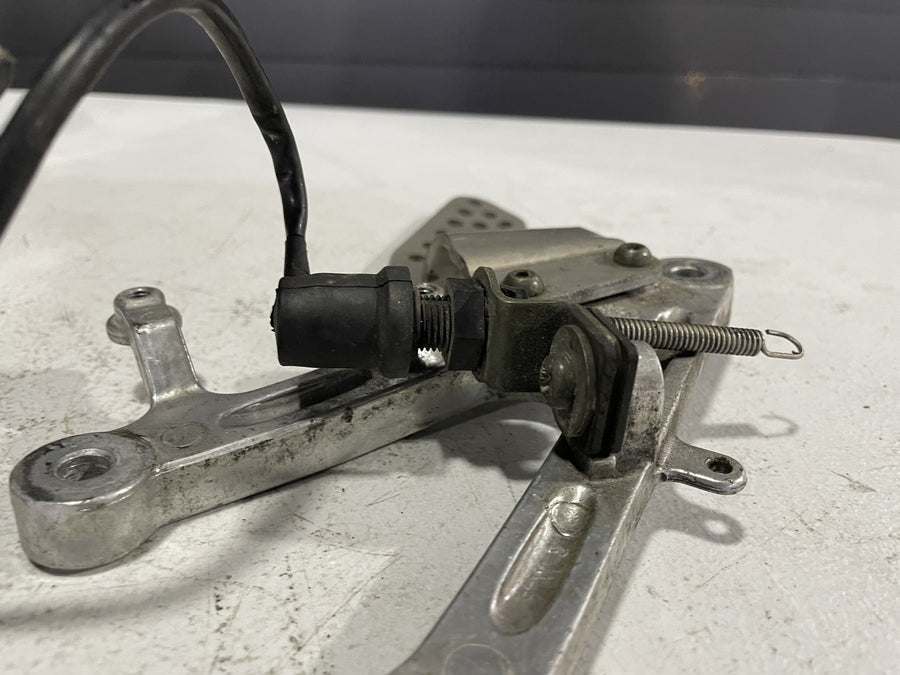 02-03 YAMAHA YZF R1 RIGHT REARSET REAR SET DRIVER FOOT PEG REST STOP