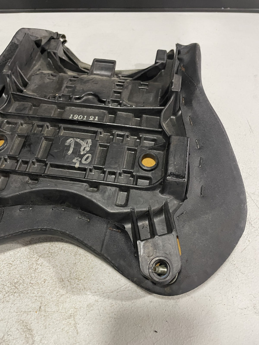 06-07 YAMAHA YZF R6 FRONT DRIVERS SEAT PAD SADDLE PILLION