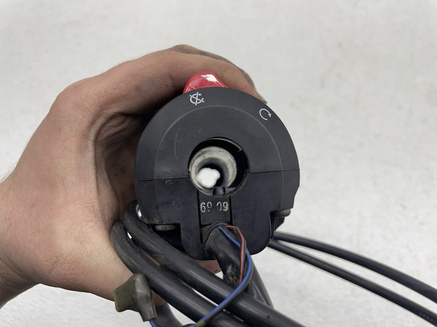 06-07 SUZUKI GSXR600 RIGHT CONTROL KILL OFF START SIGNAL SWITCH