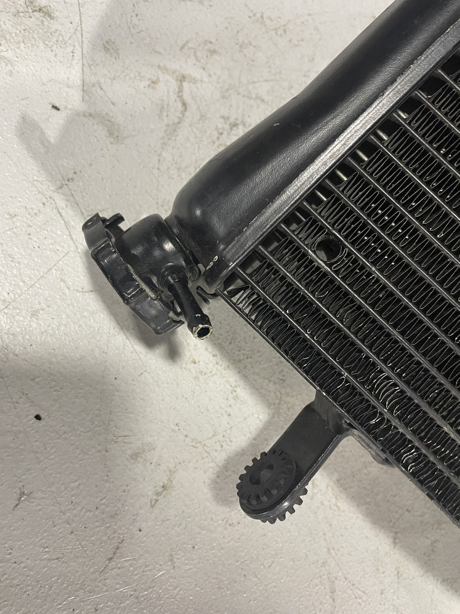 2004 DUCATI 999 ENGINE RADIATOR MOTOR COOLER COOLING RADIATER