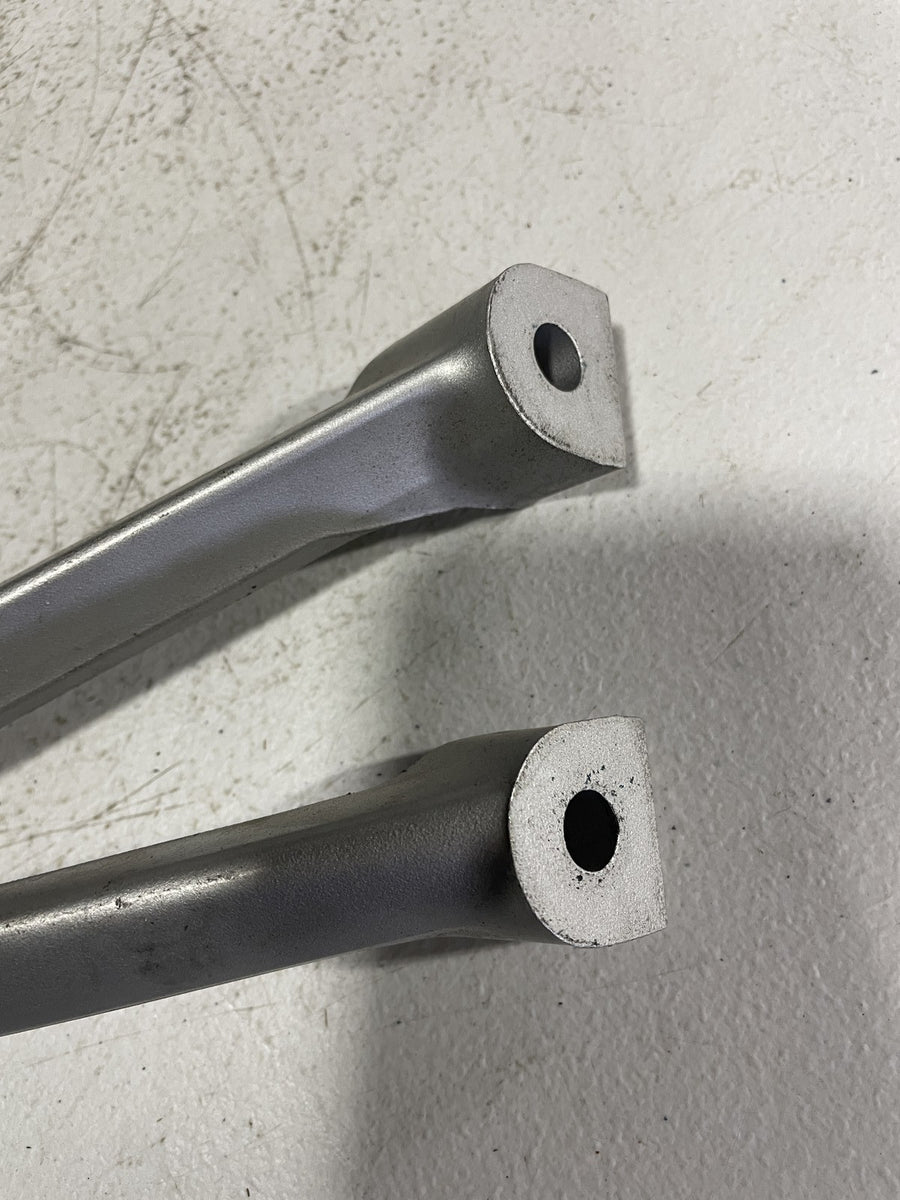 05-06 SUZUKI GSXR1000 REAR BACK PASSENGER PEG SET PAIR