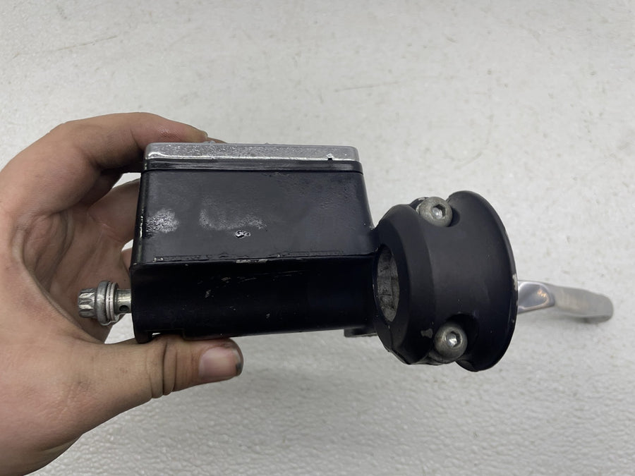 89-91 HARLEY-DAVIDSON ELECTRA GLIDE CLASSIC FLHTC FRONT BRAKE MASTER CYLINDER