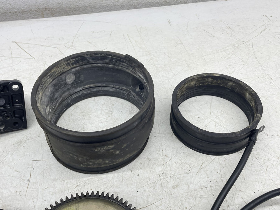 00-01 YAMAHA WAVERUNNER XL800 ENGINE PARTS HARDWARE FLYWHEEL MOUNT BRACKET BOLTS